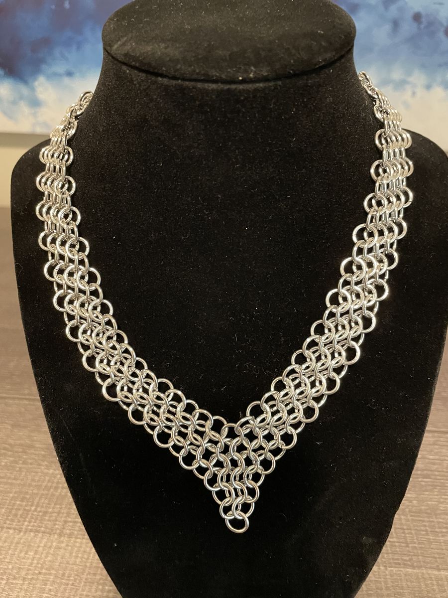 Silver V-shaped chainmaille collar necklace